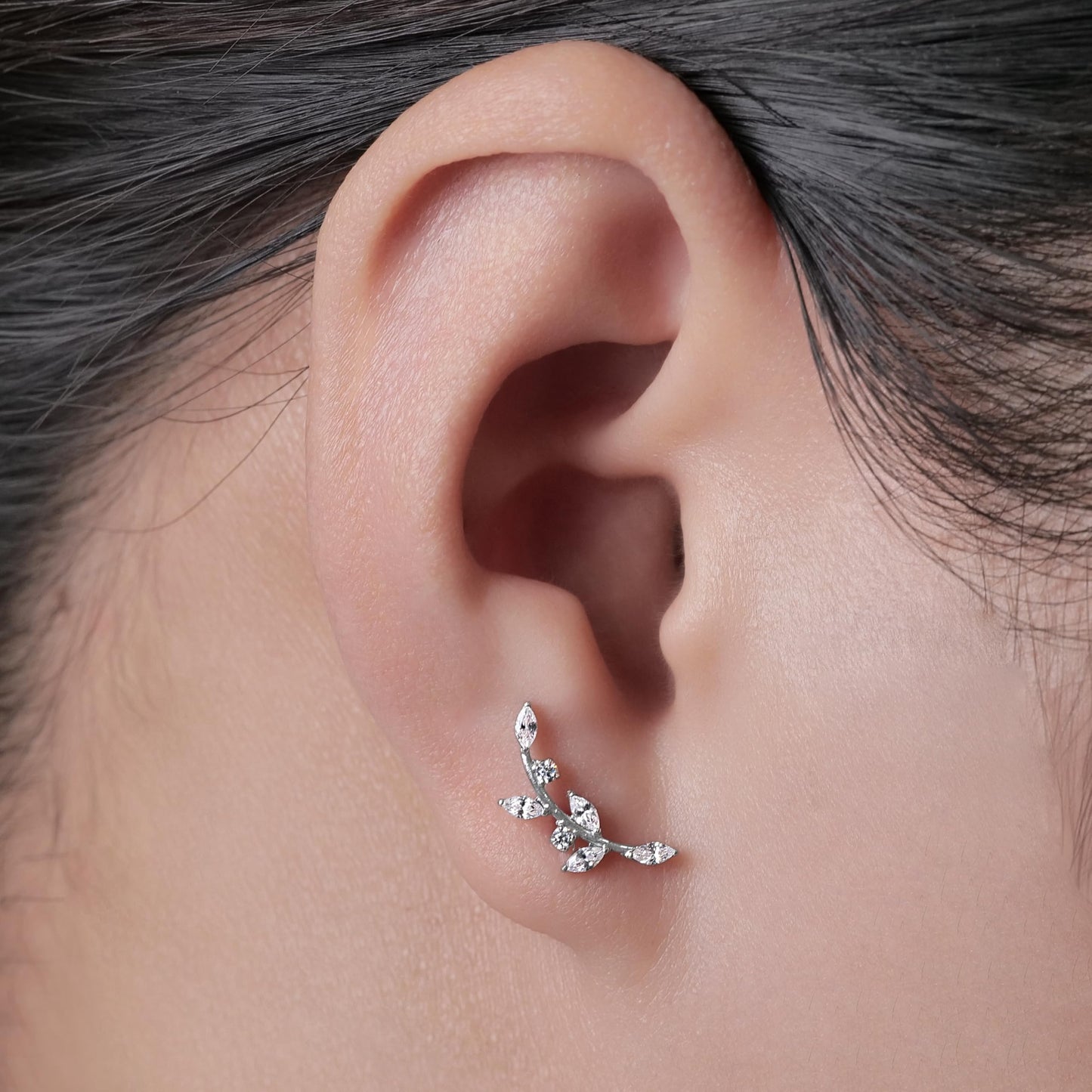 limerencia ASTM F136 Threadless Push in Titanium Earrings,Hypoallergenic Flat Back Cubic Zirconia G23 18G 6mm 8mm Body Piercing Studs for Cartilage Helix Tragus Conch(a pair)